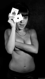 women_and_cards